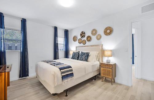 Wilton Manors House | Santorini Pool House Wilton Manors Walk to the Dr