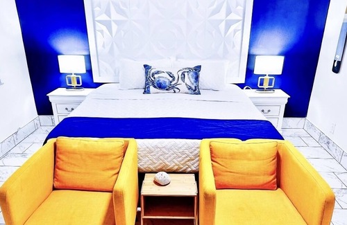 Lauderdale-by-the-Sea Hotel | Sapphire by the Sea Unit 8 - King Pool View Suite, kitchen, pool view, Sleeps 2