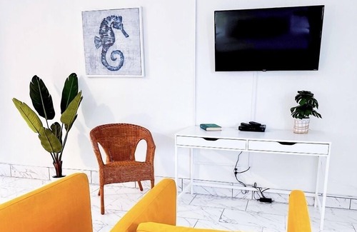 Lauderdale-by-the-Sea Hotel | Sapphire by the Sea Unit 8 - King Pool View Suite, kitchen, pool view, Sleeps 2