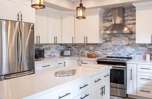 Torrance Cottage | Sapphire: casual, contemporary cottage plus bunkie in calm cove on Lake Muskoka