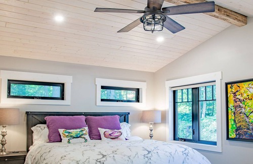 Torrance Cottage | Sapphire: casual, contemporary cottage plus bunkie in calm cove on Lake Muskoka