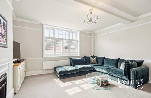 Henley House | Sapphire House - Newly Renovated 3-Bedroom Home