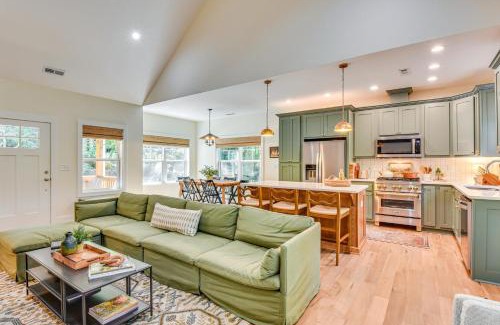 Sapphire House | Sapphire Lakefront Cabin with Dock, Kayaks and Canoe!