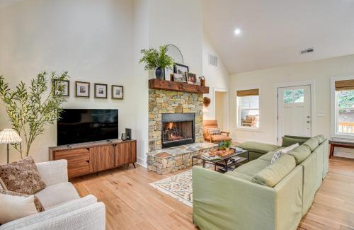 Sapphire House | Sapphire Lakefront Cabin with Dock, Kayaks and Canoe!
