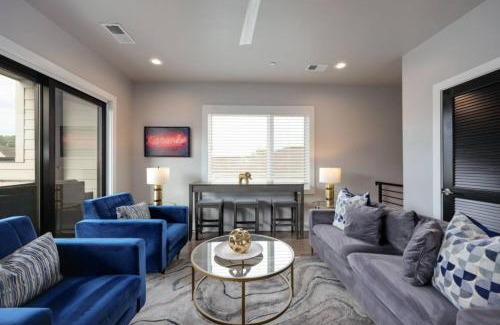 West End House | Sapphire Loft 4 Bedroom 4.5 Bath Rooftop Patio