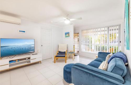 Fingal Bay House | Sapphire Sands 1 52 Boulder Bay Rd air con Wi Fi Cot and Highchair
