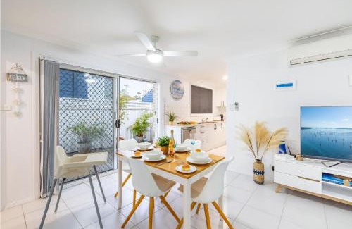 Fingal Bay House | Sapphire Sands 1 52 Boulder Bay Rd air con Wi Fi Cot and Highchair