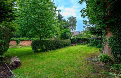 Moseley Apartment | SAPPHIRE Suite Moseley Mews, Birmingham By StayStaycations