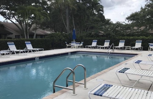 Braden River Condo | Sarasota - 2BR/2BA Kingsmere Condo in The Meadows - Pet Friendly