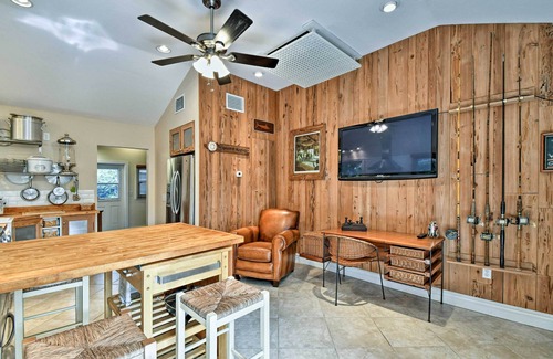 Hudson Bayou Cottage | Sarasota Bungalow w/Pergola, Garden & Waterfalls!