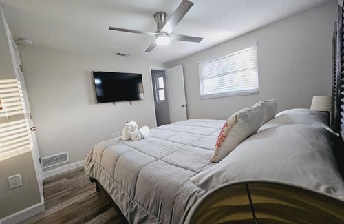 Sarasota Springs House | Sarasota Home close to Siesta Key Beach