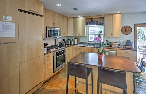 South Sarasota House | Sarasota House w/Backyard Oasis: 6 Mi to Beach!