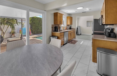 Whitfield House | Sarasota Retreat w/Pool, Near Beaches & Downtown