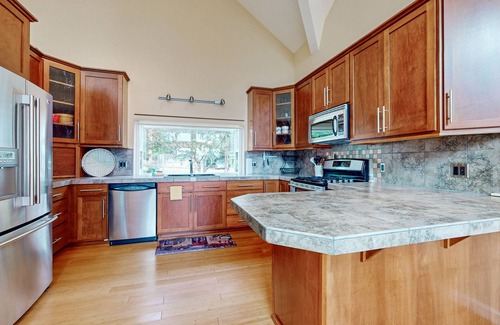 Coupeville House | Saratoga Passage waterview home with sunrise view, bbq and deck