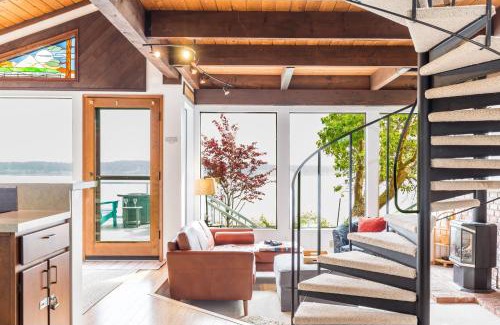 Langley House | Saratoga Vista by AvantStay Waterfront Views