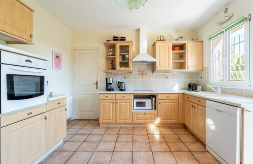 La Ciotat Ski Chalet | Sarti. House 5min walk from the beaches, AC, garden, BBQ