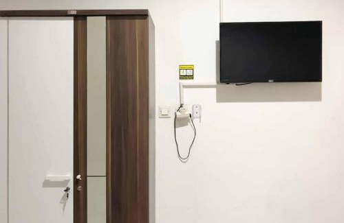 Surabaya Hotel | SAS Guest House Mitra RedDoorz At Darmo Park 2 Surabaya