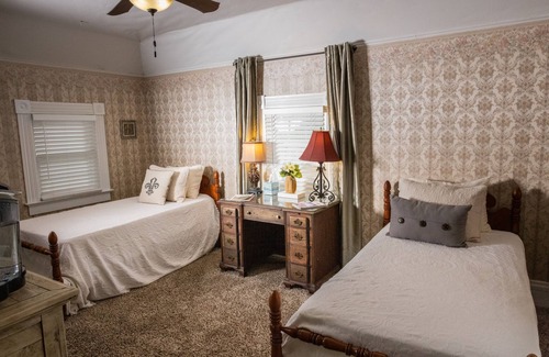 Mena Bed & Breakfast | Sassafras Inn