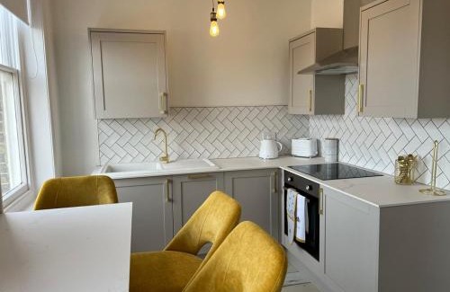 Broadstairs Apartment | Sassy Seaview Apt, Parking, No Guest Fees Nr Beach