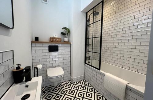 Broadstairs Apartment | Sassy Seaview Apt, Parking, No Guest Fees Nr Beach