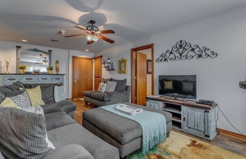 Norman Bed & Breakfast | Satin Suite at Whispering Pines Inn