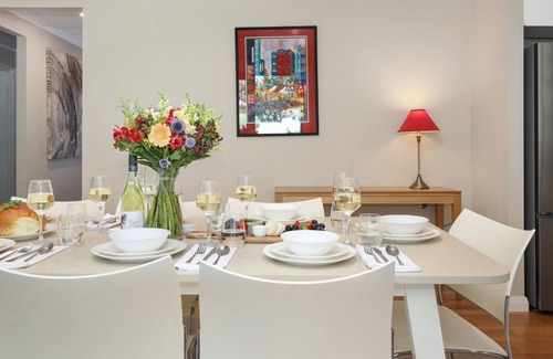 Bundanoon House | Satinwood – classic & central hideaway