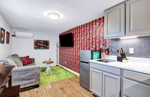 Jefferson House | SATX - A Birdy Vacation Rental