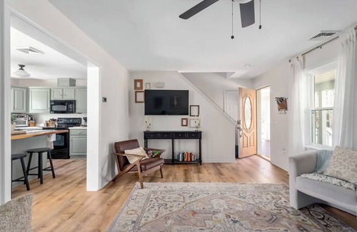 Mount Marion House | Saugerties private 4BR w/Pool, hot tub, firepit & fitness room