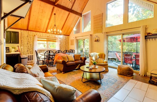 Lake Harmony Estates Cabin | Sauna & 2-Story Deck: Luxe Poconos Chalet