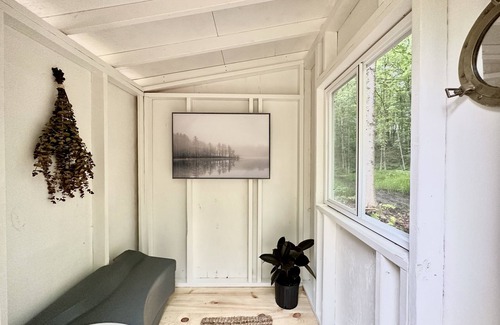 Grand Marais Cabin | ✦Sauna ✦5 min to Lake Superior Beaches ✦15 min to downtown GM ✦In Maple Forest