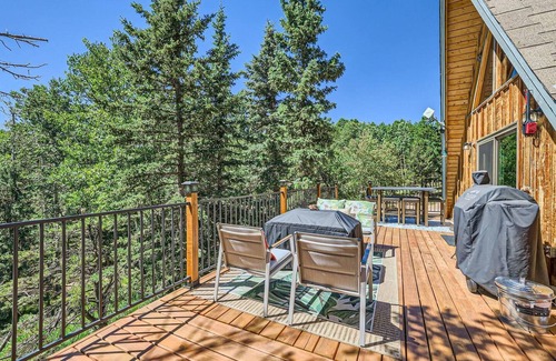 Woodland Park Apartment | Sauna Firepit King Bed Close to Skiing