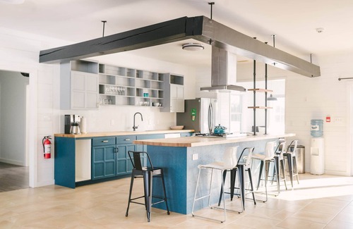 Prince Edward House | Sauna + Fireplaces + Stylish 8 bdrm. Dog friendly