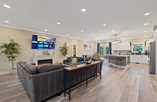 Massanutten Cabin | Sauna - Hot Tub - Theater - Arcade - Family Fun
