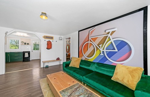 Brevard House | Sauna+Walk downtown + Close to National Forest + Brevard Music Center + king bed