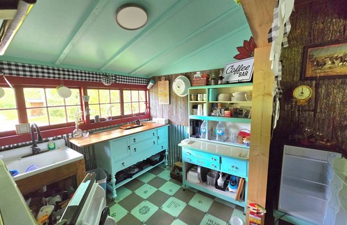 Gamewell Cabin | Saunders Cabin- Creekside w/ample outdoor game space & fire pit