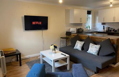 Watford Apartment | SAV 1 Bed Flat Grd Floor Near Watford Town Centre
