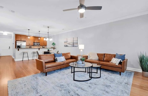 Old West Broad Neighborhood Apartment | Savannah Residences|Private Parking|3BR/2BA