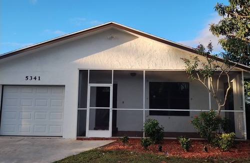 Delray Beach House | Savings Galore. Now open for Seasonal In Jan-Feb min rent.