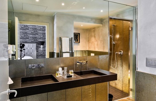 San Donato-San Vitale Hotel | Savoia Hotel Regency
