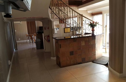 Rondebosch East Bed & Breakfast | Savoy Lodge - Standard Double room 4
