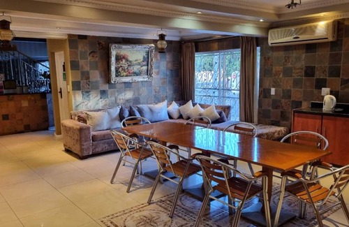 Rondebosch East Bed & Breakfast | Savoy Lodge - Standard Double room 4