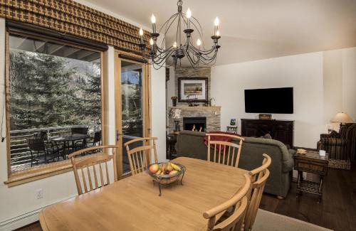 Vail House | Savoy Villas 2D Condo