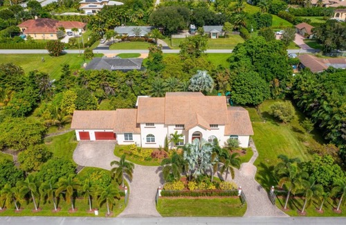 Plantation House | Sawgrass Estates Luxury Mansion 7 Bed | Basketball Court | Movie Theater | Game Room | Pool