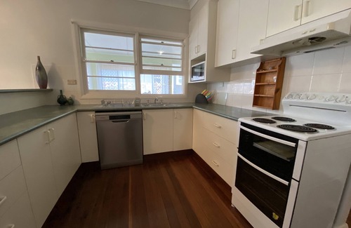 Sawtell House | Sawtell Cottage Entire house excludes garagen