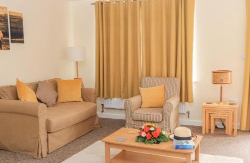 Dawlish House | Sawtons Cottage 1