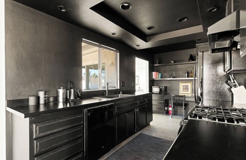 Pioneertown House | Sawtooth House - Hot tub - Views - Yoga Space