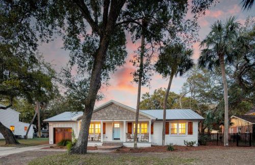 Isle of Palms House | Sawyer by AvantStay Stunning Isle Of Palms Home w Pool