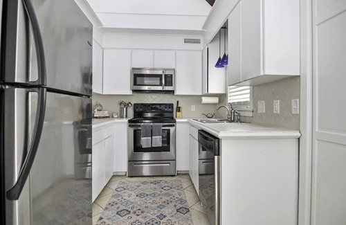 Mount Pleasant House | Sawyer's Landing- Mins to Beach & Dtwn