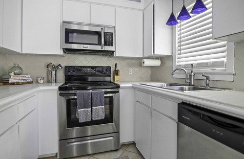 Mount Pleasant House | Sawyer's Landing- Mins to Beach & Dtwn