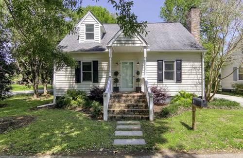 Mount Pleasant House | Sawyer's Landing- Mins to Beach & Dtwn
